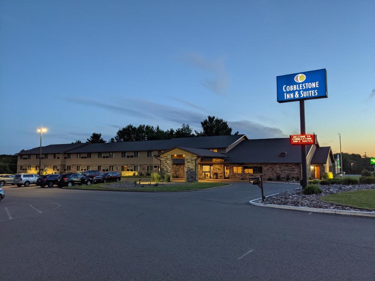 Cobblestone Inn & Suites - Merrill Exterior foto